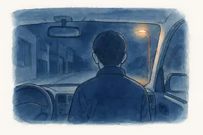 夜の駐車場に停まった車の中から通りを見つめる調査のイメージ